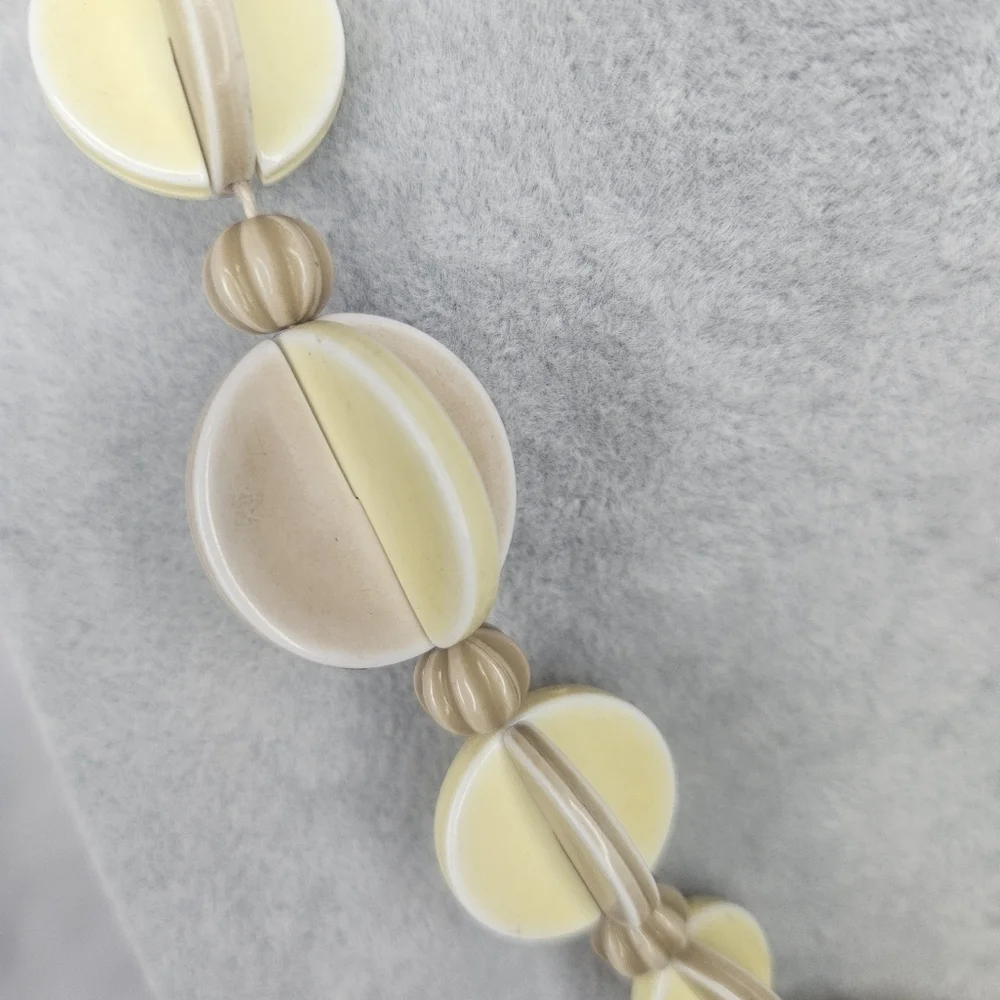 VTG 80s Cream Tan Geometric Resin Chunky Beaded Statement Necklace Chevron Disc